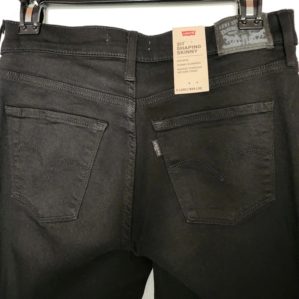 Levi's Women's 311 Shaping Skinny Black Jeans Size 8 Long - Picture 2 of 5